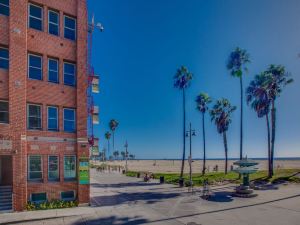 Venice Breeze Suites