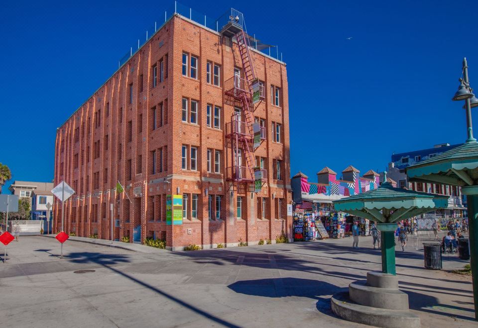 Venice Breeze Suites-Los Angeles Updated 2023 Room Price-Reviews u0026 Deals |  Trip.com
