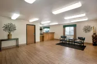 Travelodge by Wyndham Livonia Hotels in New Roads