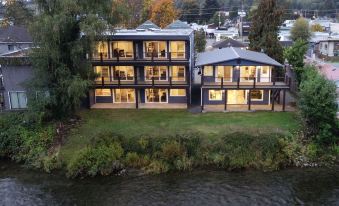 Chateau Riverside