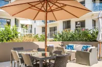 Bayview Beachfront Apartments, in Town Right on the Beach - Apartments