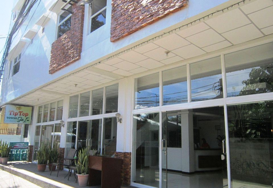 Tiptop Tower Suite Inn