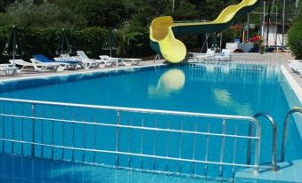 Verano Beach Hotel - Housity