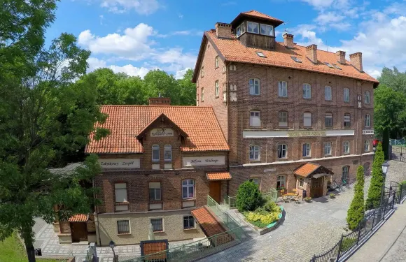 麥恩水上Spa酒店