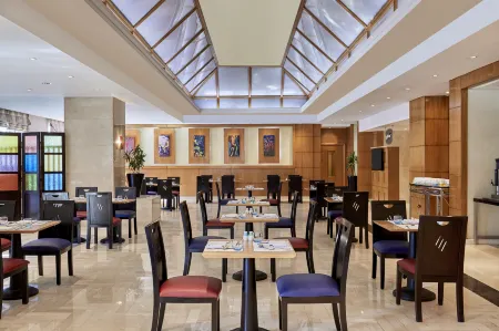 Holiday Inn Citystars Отели рядом с достопримечательностью «Mosque of Syeda Zainab»