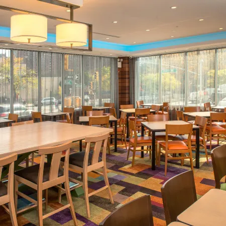 Fairfield Inn & Suites New York Manhattan/Downtown East Отели рядом с достопримечательностью «Нижний Ист-Сайд»