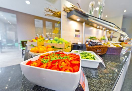 홀리데이 인 익스프레스 프랑크푸르트 메세 조식 뷔페