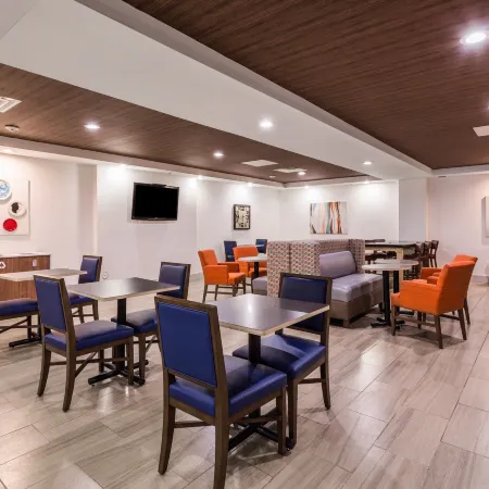 Holiday Inn Express & Suites Petersburg - Fort Lee by IHG
