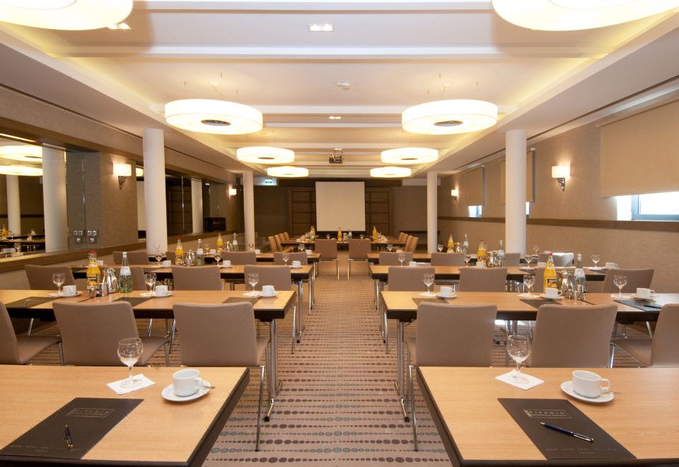 타이타닉 컴포트 미테의 깔끔한 로비