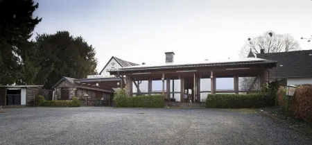 Hotel Restaurant Zur Post Отели рядом с достопримечательностью «Schloss Rurich»