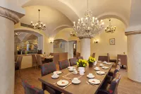 Hotel Sauerlacher Post Hotels in Holzkirchen
