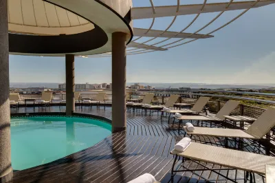 Protea Hotel Fire & Ice! Durban Umhlanga Ridge Hotel dekat Gateway Theatre Of Shopping