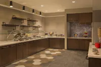 TownePlace Suites Foley at Owa - فطور