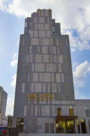 The Parc Hotel Отели рядом с достопримечательностью «Free Synagogue of Flushing»