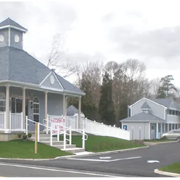 Village Inn & Suites - Smithville