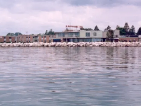Lighthouse Inn - Two Rivers Hotels in Two Rivers