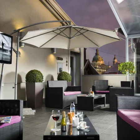 Opera Garden Hotel & Apartments Отели рядом с достопримечательностью «Здание венгерского парламента»