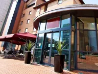 Pendulum Hotel Hotels near Manchester Museum