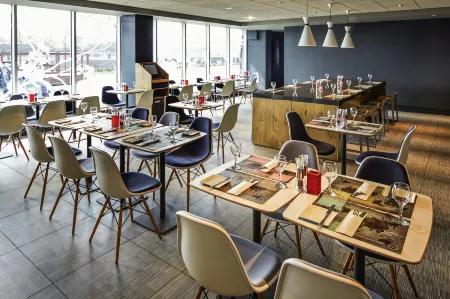 Ibis London Heathrow Airport Отели рядом с достопримечательностью «Heathrow Academy»