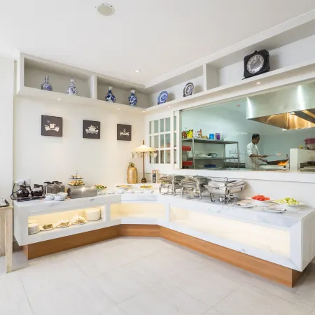 Alron Hotel Kuta Powered by Archipelago