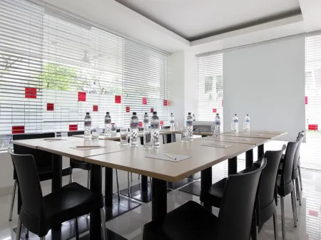 Amaris Hotel Mangga Besar Отели рядом с достопримечательностью «Toko Merah»