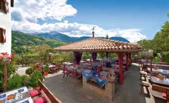 Ruster Resort