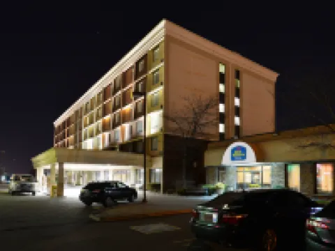 Best Western Plus Toronto Airport Hotel Hotels near Kariya Park