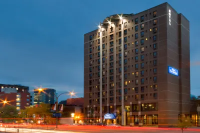 Travelodge by Wyndham Montreal Centre Hotels in der Nähe von Arena Fleury