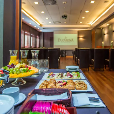 Farmona Hotel Business & Spa Отели рядом с достопримечательностью «Лагевники»