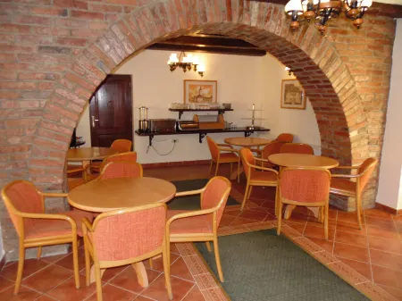 Curtea Brasoveana Отели рядом с достопримечательностью «DASH»