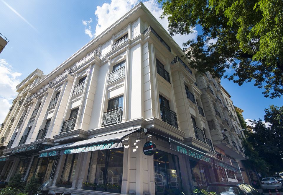 Antusa Palace Hotel & Spa