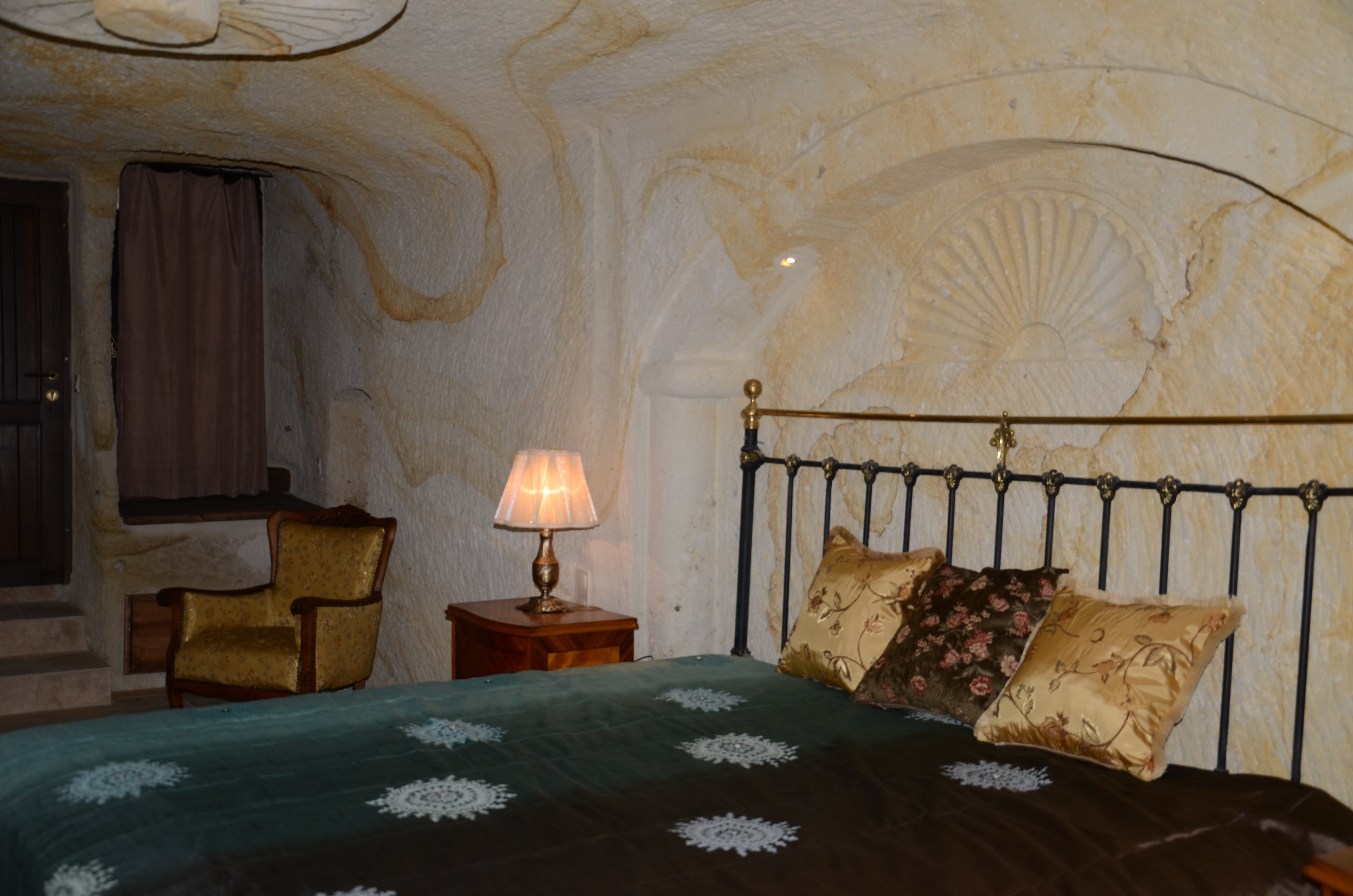 Golden Cave Suites