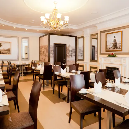 Petro Palace (Петро Палас) Отели рядом с достопримечательностью «Государственный Музей Эрмитаж»