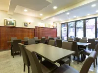 Hotel Sterling Garni Hotels near فوشتوفاز