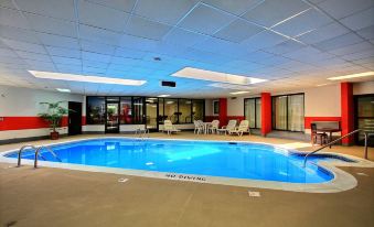 Days Inn & Suites by Wyndham Madison Heights MI