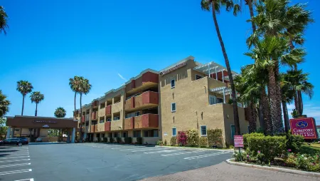 亨廷頓海灘舒適套房飯店