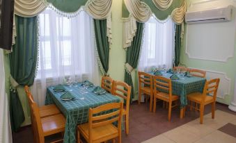 Guest center-hotel Myshk Inn - Housity