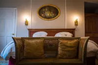 Wedmore Place Hotels in Roberts
