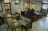 Famous House Kathmandu - Hostel