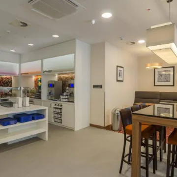 Hampton by Hilton Frankfurt City Centre Messe Отели рядом с достопримечательностью «Паульскирхе»