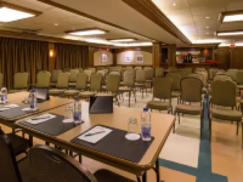 Hôtel & Suites Normandin Lévis Hotels in Levis