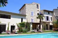 B&B Temps Suspendu Provence - Pools