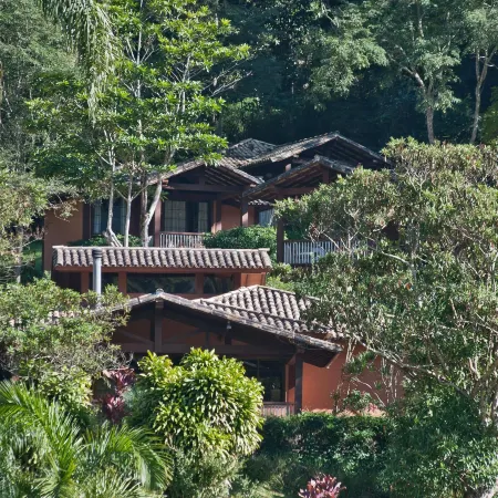 Pousada Les Roches Отели рядом с достопримечательностью «Castelo de Itaipava»