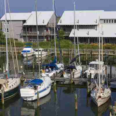 Knapps Narrows Marina & Inn Hotel Exterior