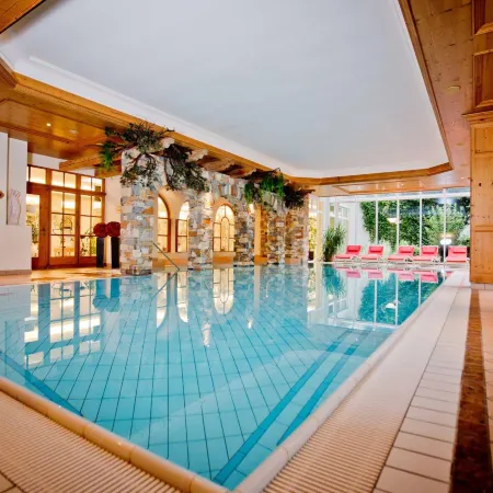 Traumhotel Alpina - 4 Sterne Superior Luxushotel, Hoteleigenen Badesee, Adults Only