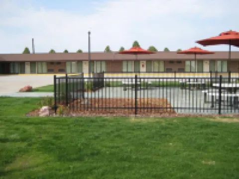 Trade Winds Motel Hotels in Cherry County