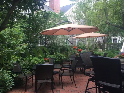 Cliff Lodge Отели рядом с достопримечательностью «Peter Foulger Museum»