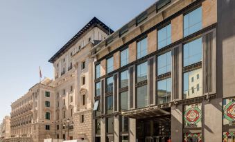 1. Hotel Ur..