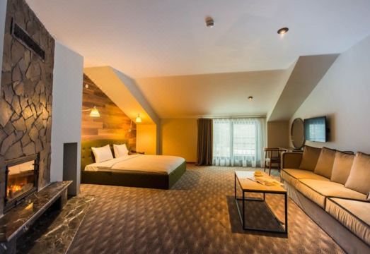 아반트 호수 풍경