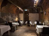 Lilla Brunn Hotels near Ropsten